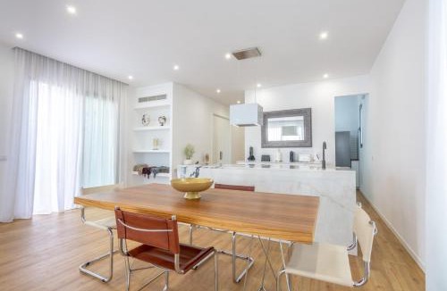 Imaculado Coracao de Maria Villa | Entire Villa, Bay Views, Private Rooftop & BBQ