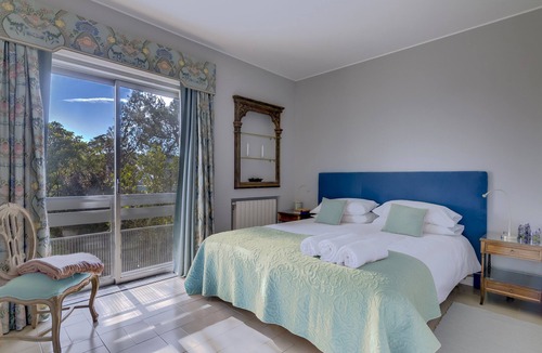 Estoril House | Estoril house, 700 m from the beach, heated pool area, recently renovated