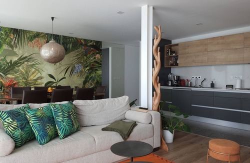 Linda-a-Velha Apartment | Exotic Fusion Double Suite With Garden