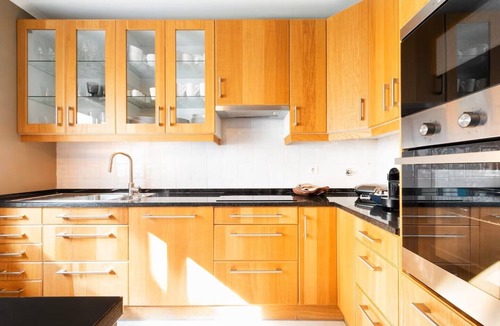 Santo Antonio Apartment | Exquisite Townhouse in Lisbon Center with private Garage & Terrace