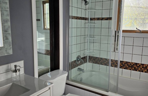 Fall River House | Fall River Haven Pet Friendly. Full kitchen. A Home away from Home.