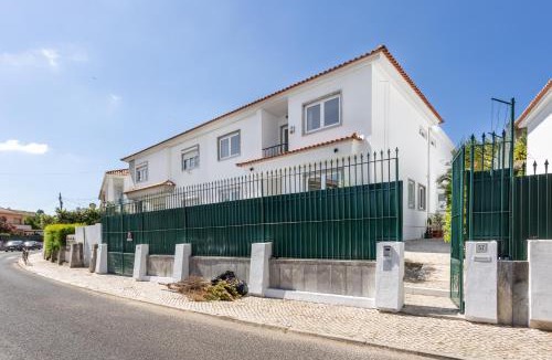 Casal da Ladeira Villa | Family Villa in Lisbon ,Heated Pool ,Elevator,Parking,6 Bedrooms,Sleeps 14