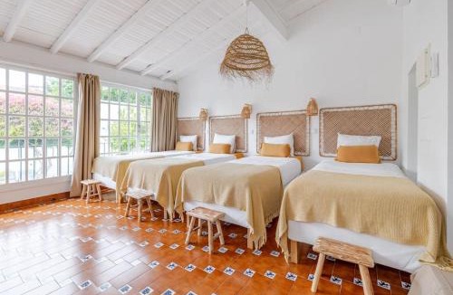 Casal da Ladeira Villa | Family Villa in Lisbon ,Heated Pool ,Elevator,Parking,6 Bedrooms,Sleeps 14
