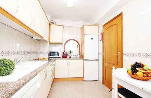 Vale de Carro House | FANTASTIC TOWNHOUSE W/A/C, WI-FI, POOL & GAMES ROOM