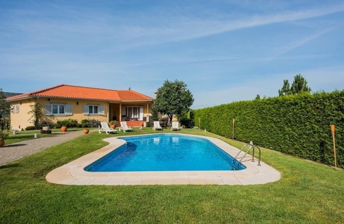 Cinfaes House | Farm Villa Verde located in the village of Cinfães