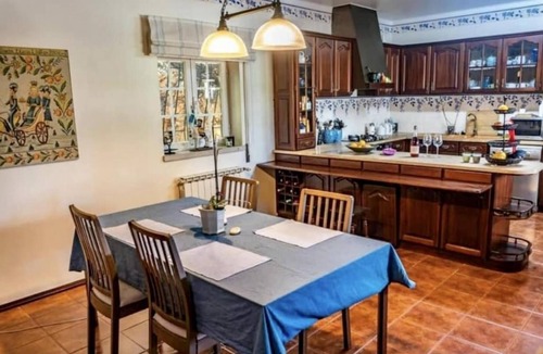 Alcobaca House | Farmhouse Sleeps 8 With Pool & Horses