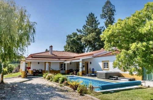 Alcobaca House | Farmhouse Sleeps 8 With Pool & Horses