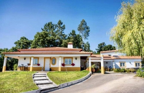 Alcobaca House | Farmhouse Sleeps 8 With Pool & Horses