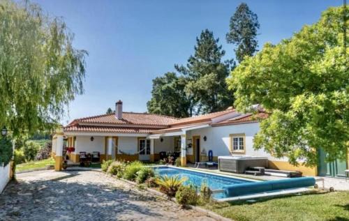 Alcobaca House | Farmhouse Sleeps 8 with Pool & Horses