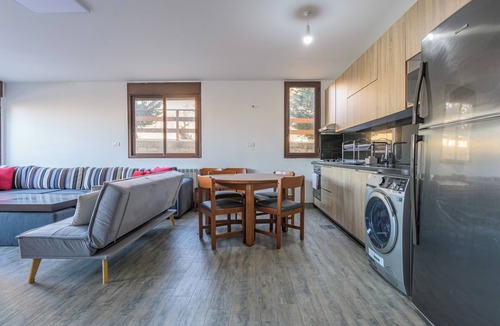 Kfardebian Apartment | Flake fall