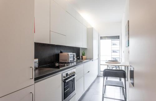 Parque das Nacoes Apartment | FLH Expo Modern Flat with Balcony
