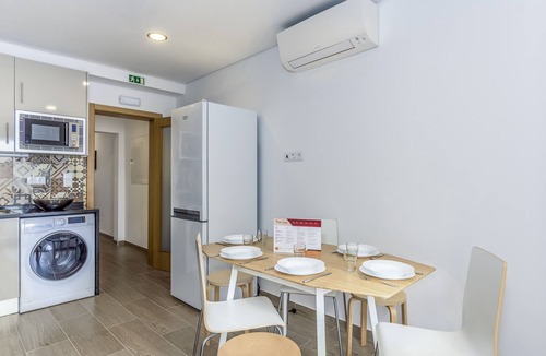 Sao Pedro Ski Chalet | FLH Faro Central House with Terrace