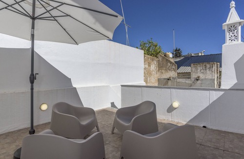 Sao Pedro Ski Chalet | FLH Faro Central House with Terrace