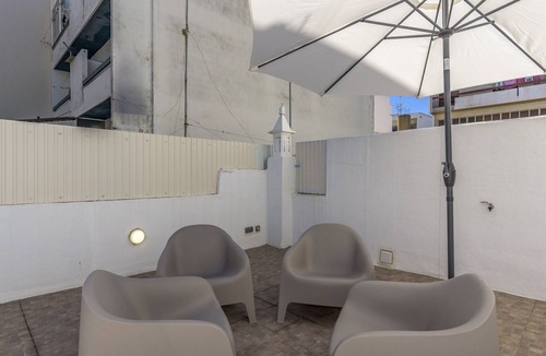 Sao Pedro Ski Chalet | FLH Faro Central House with Terrace
