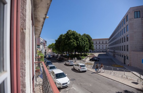 Sao Bento Apartment | FLH S. Bento Sunny Flat with Terrace