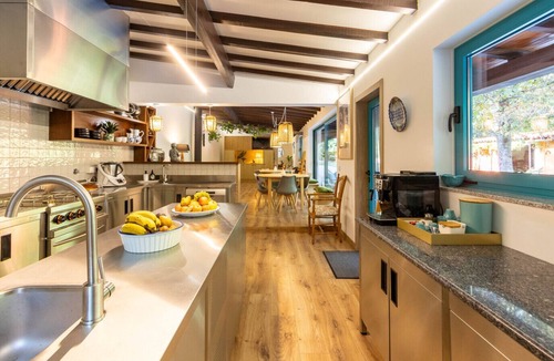 Cardielos House | Flower Retreat Bungalow