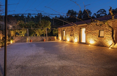 Trofa Ski Chalet | Garden retreat near Porto