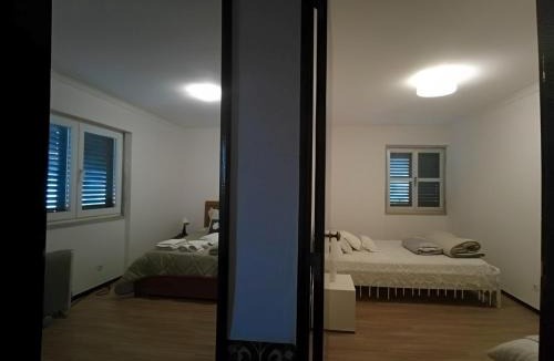Carvoeira House | Ginjals-67 Quarto Branco