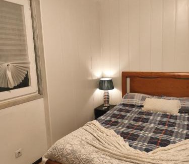 Carvoeira House | Ginjals-67 Quarto Branco