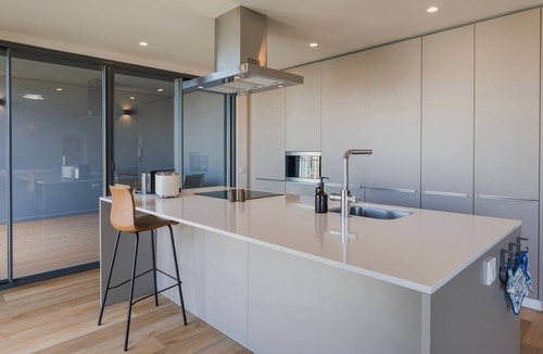 Linda-a-Velha Apartment | Gorgeous Apartment with city view by LovelyStay
