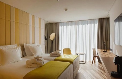 Sao Jorge de Arroios Hotel | Great Stay, Convenient Location with Rooftop Pool and City Center Location