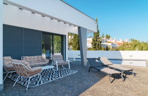 Canico Villa | GuestReady - Golden paradise in Caniço
