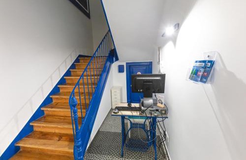 Parede Hostel | Help Yourself Hostels - Parede