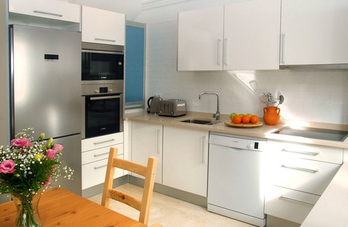 Lagos City Center Apartment | HENRI'S APARTMENTS - 2 (Portuguese Traditions) - The best in Lagos!