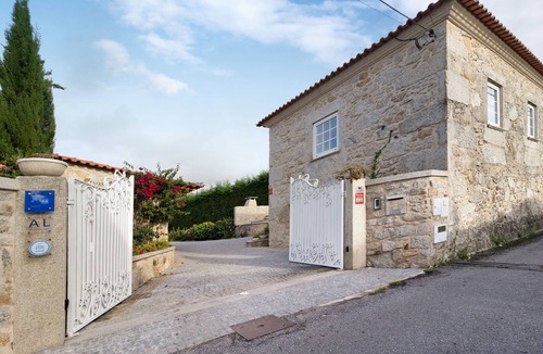 Viana do Castelo House | Holiday Accommodation "Casa Pedro e Inês" with Wi-Fi and large garden