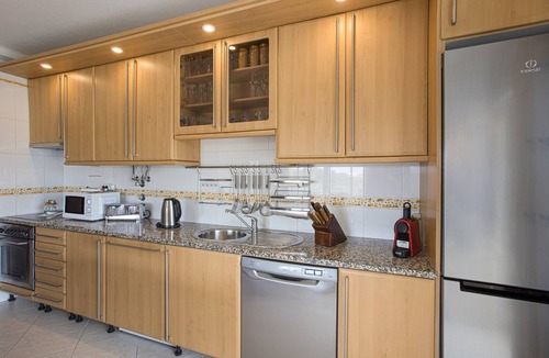 Alvor Apartment | Holiday Apartment "Apartamentos Antunes" with Pool, Wi-Fi, Balcony and Garden