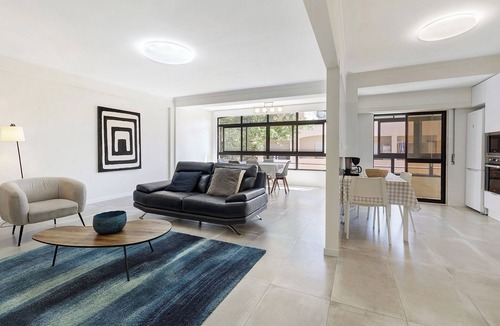 Cascais Apartment | Holiday Apartment "Casa do Céu" with Balcony, A/C and Wi-Fi