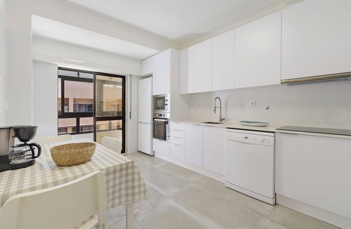 Cascais Apartment | Holiday Apartment "Casa do Céu" with Balcony, A/C and Wi-Fi