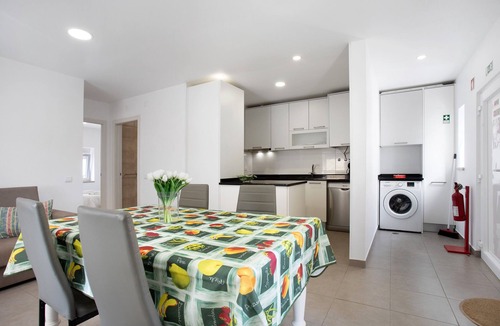 Sao Martinho do Porto House | Holiday Home 'Casa Ribeiro' with Balcony and Wi-Fi