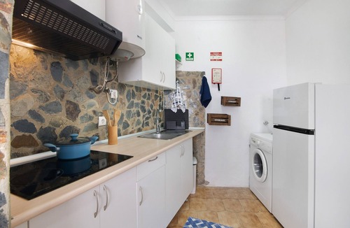 Conceicao e Cabanas de Tavira House | Holiday Home 'Amarela' with Private Terrace and Wi-Fi