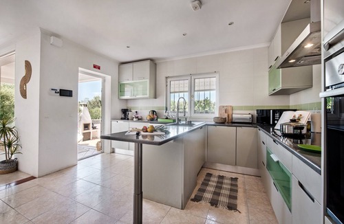 Apra House | Holiday Home “Beautiful Algarve Villa” with Private Heated Pool