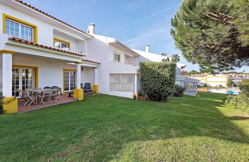 Praia del Rei House | Holiday Home 'Burgo D Sancho I - Praia D'el Rey' with Sea View, Shared Pool & Wi-Fi