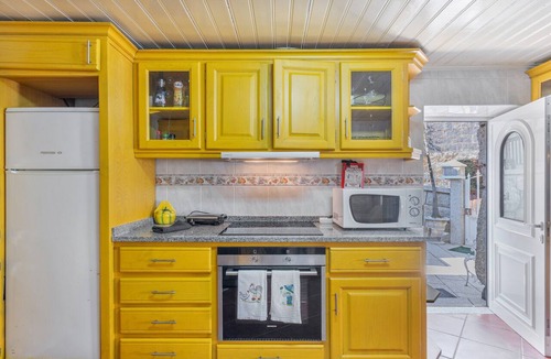 Terras de Bouro House | Holiday Home 'Casa D'Aldeia' with Mountain View, Wi-Fi and Air Conditioning