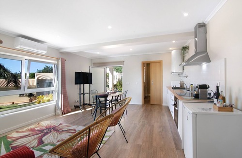 Valados House | Holiday Home "Casa no Campo" with Sea View, Shared Pool and Wi-Fi