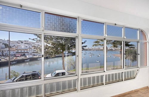 Lagoa House | Holiday Home 'Casa Vista Rio' with Sea View, Wi-Fi and Air Conditioning