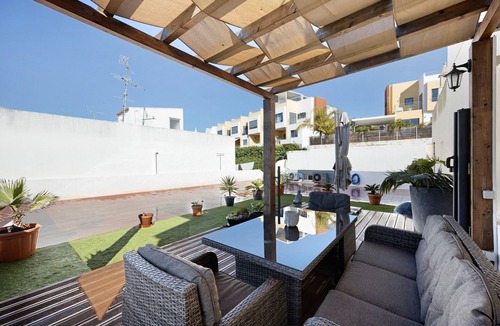 Lagoa House | Holiday Home 'Casa Vista Rio' with Sea View, Wi-Fi and Air Conditioning