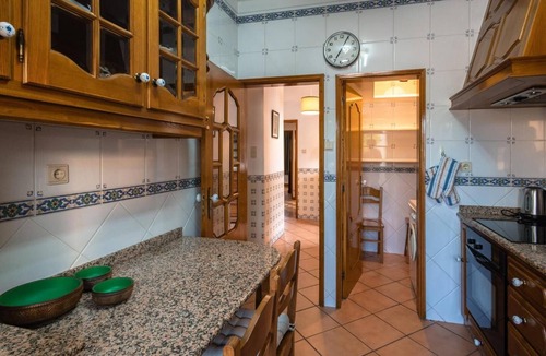 Arcos de Valdevez House | Holiday Home 'Vez' with Mountain View, Private Garden and Wi-Fi