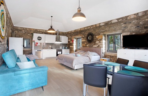 Vila Baleira House | Holiday Home 'Quinta Alcaparras' with Sea View, Private Terrace and Wi-Fi