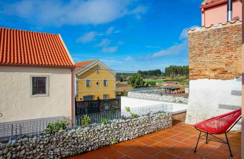 Lourinha House | Holiday Home 'Suites 1845' with Private Terrace, Private Garden and Wi-Fi