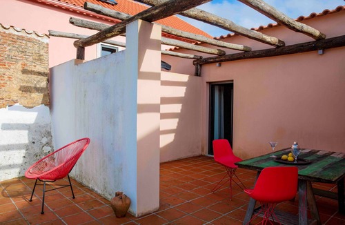 Lourinha House | Holiday Home 'Suites 1845' with Private Terrace, Private Garden and Wi-Fi
