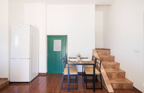 Olhao House | Holiday Home 'Vila Salero 1' with Shared Pool, Wi-Fi and Air Conditioning