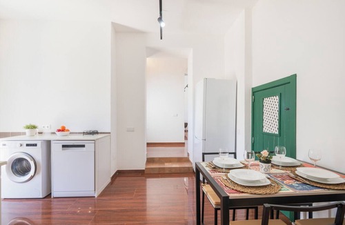 Olhao House | Holiday Home 'Vila Salero 1' with Shared Pool, Wi-Fi and Air Conditioning