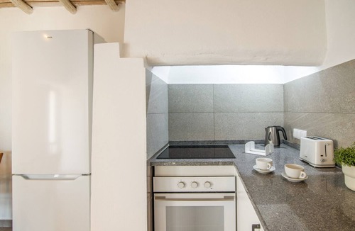 Moncarapacho e Fuseta House | Holiday Home 'Vila Salero 5' with Shared Pool, Wi-Fi and Air Conditioning