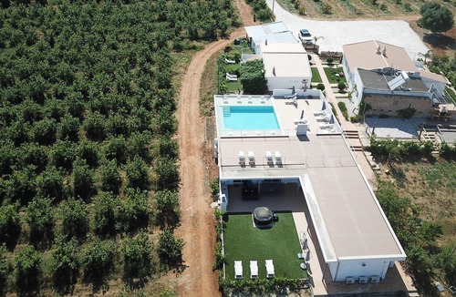 Faro House | Homerez - House 6 km away from the beach for 4 ppl. with shared pool at Faro