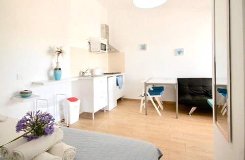 Faro Apartment | Homerez - Studio 6 km away from the beach for 3 ppl. with shared pool at Faro