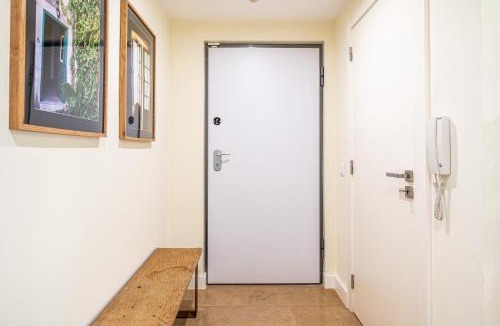 Paco De Arcos House | HomeySuite Bedroom 1 Seahouse